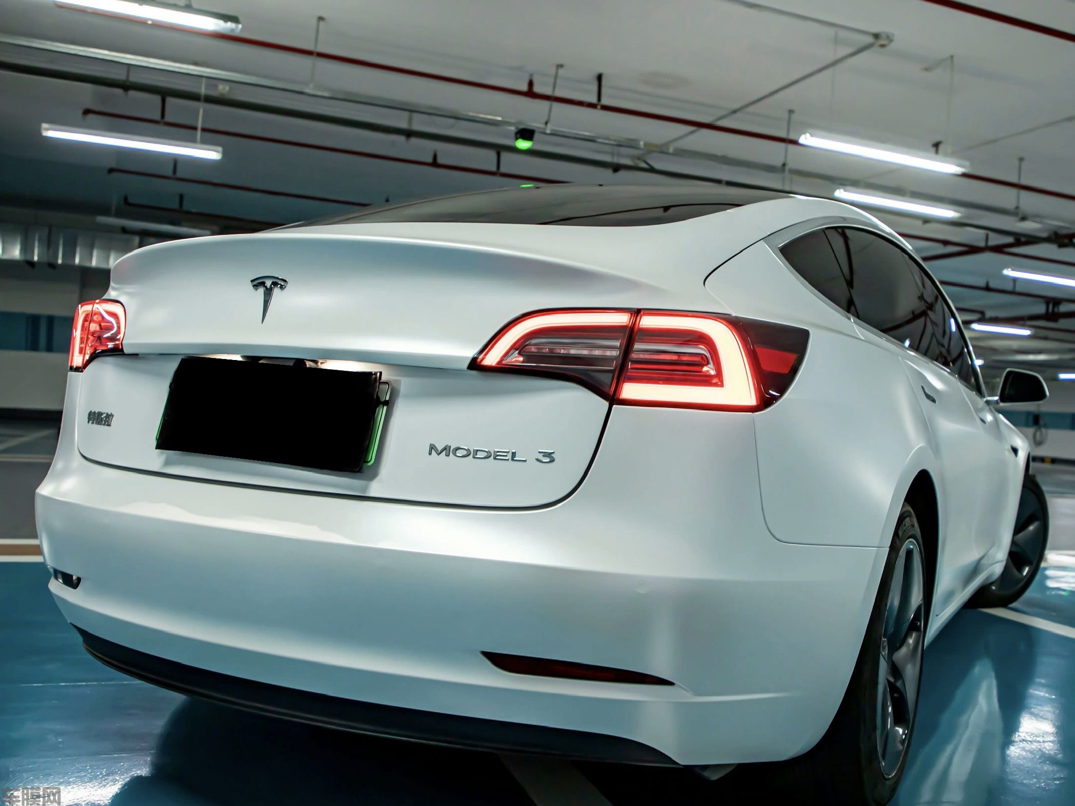特斯拉Model 3 电光金属白改色膜 效果图