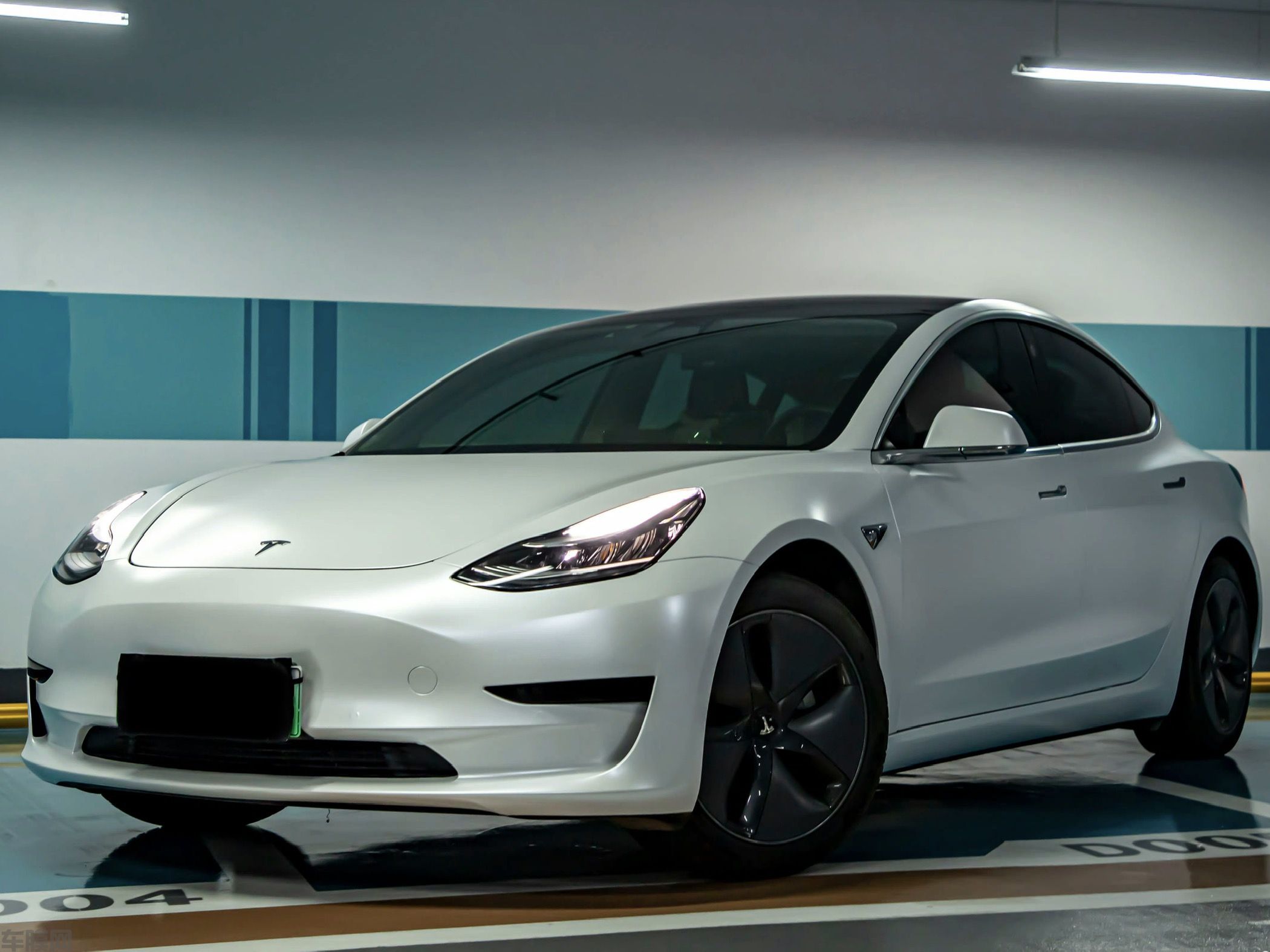 特斯拉Model 3 电光金属白改色膜 效果图