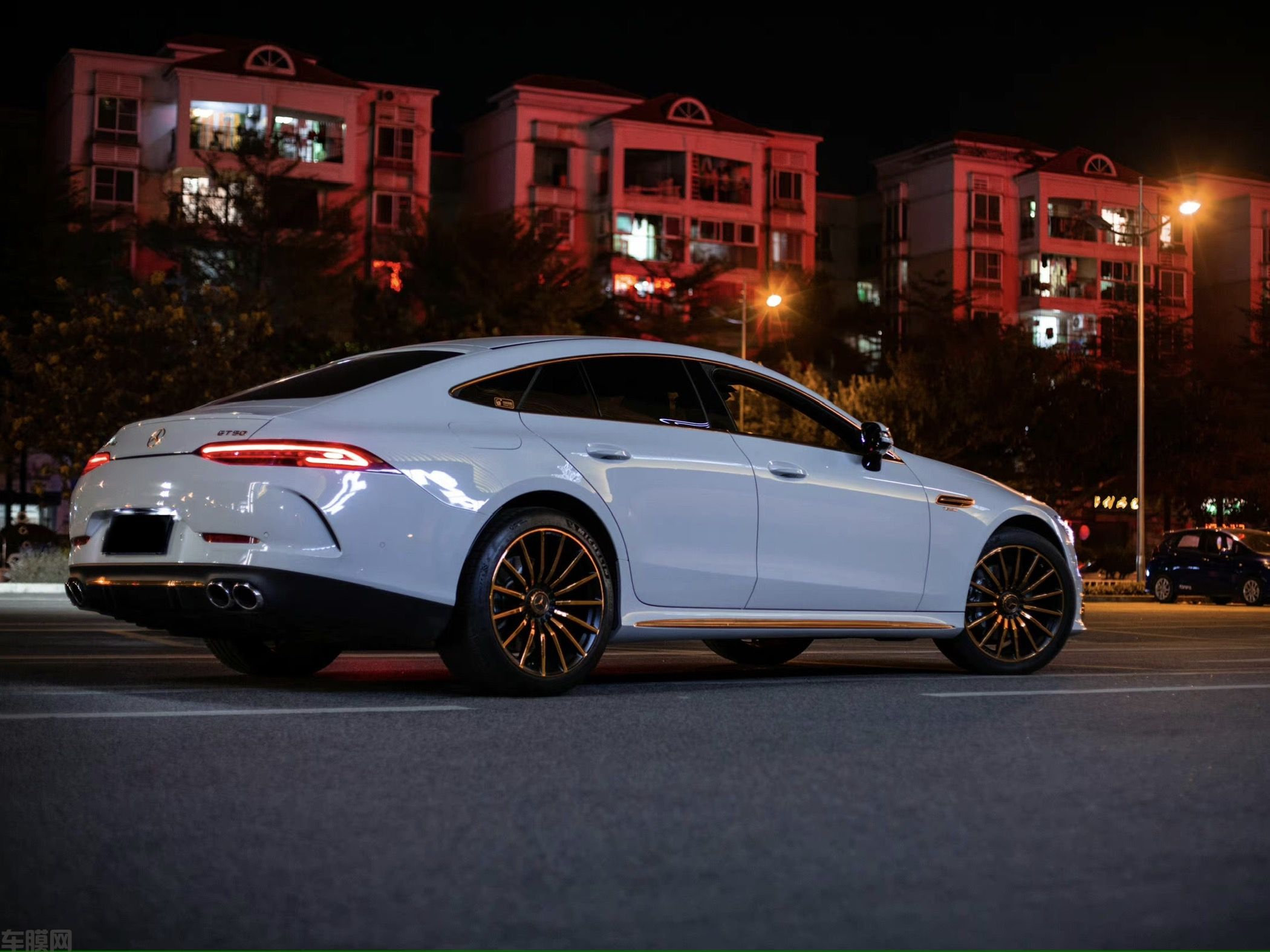 奔驰AMG GT 超亮火山灰改色膜 效果图