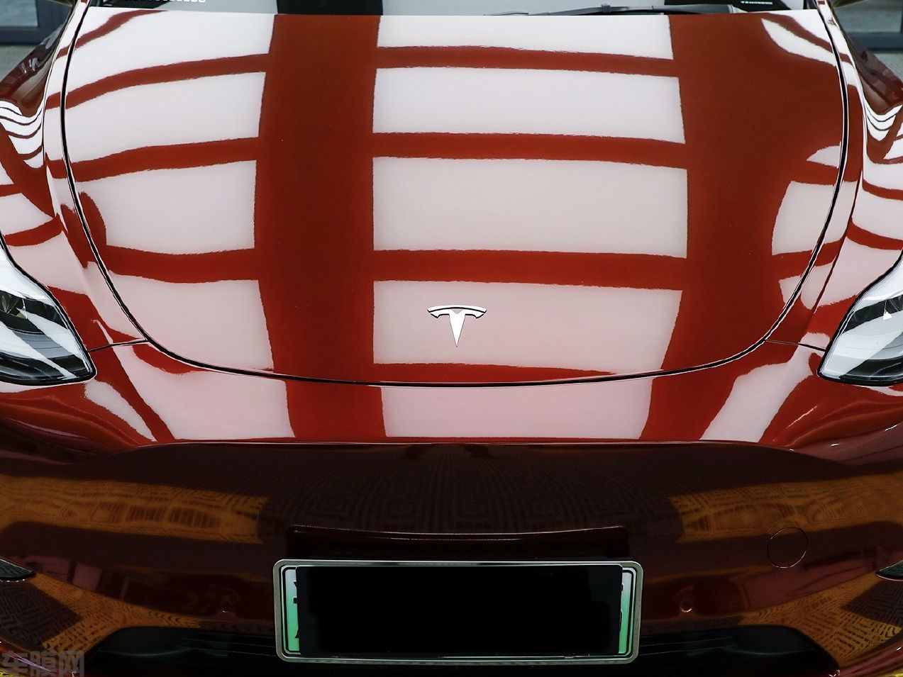 特斯拉 Model Y 液态金属龙血红改色膜 效果图