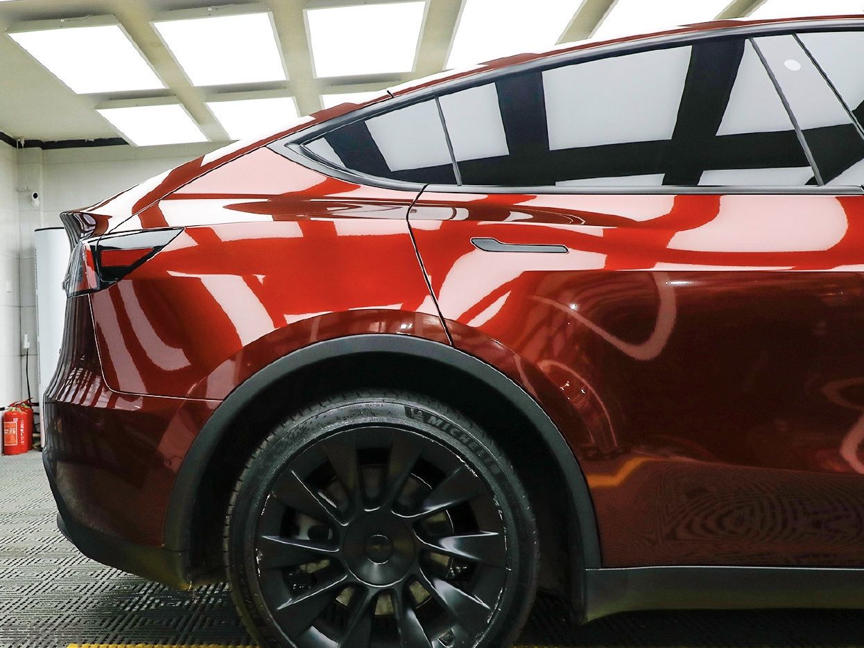 特斯拉 Model Y 液态金属龙血红改色膜 效果图