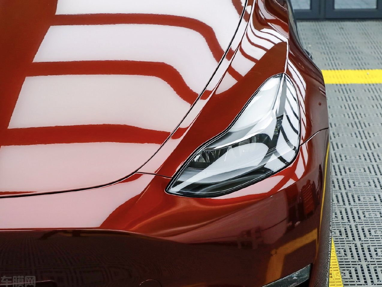 特斯拉 Model Y 液态金属龙血红改色膜 效果图
