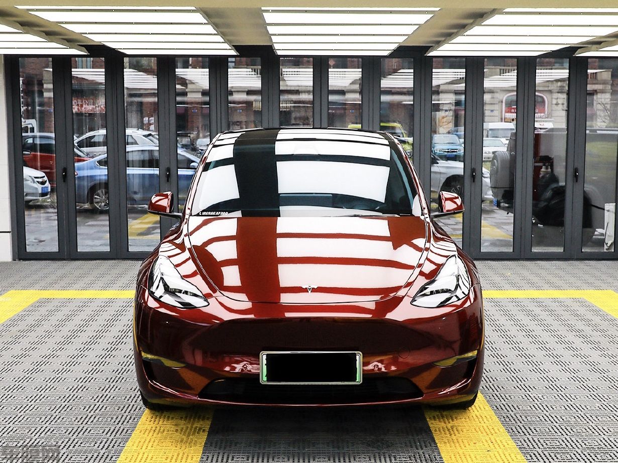 特斯拉 Model Y 液态金属龙血红改色膜 效果图