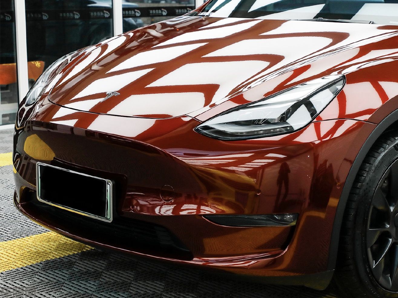 特斯拉 Model Y 液态金属龙血红改色膜 效果图
