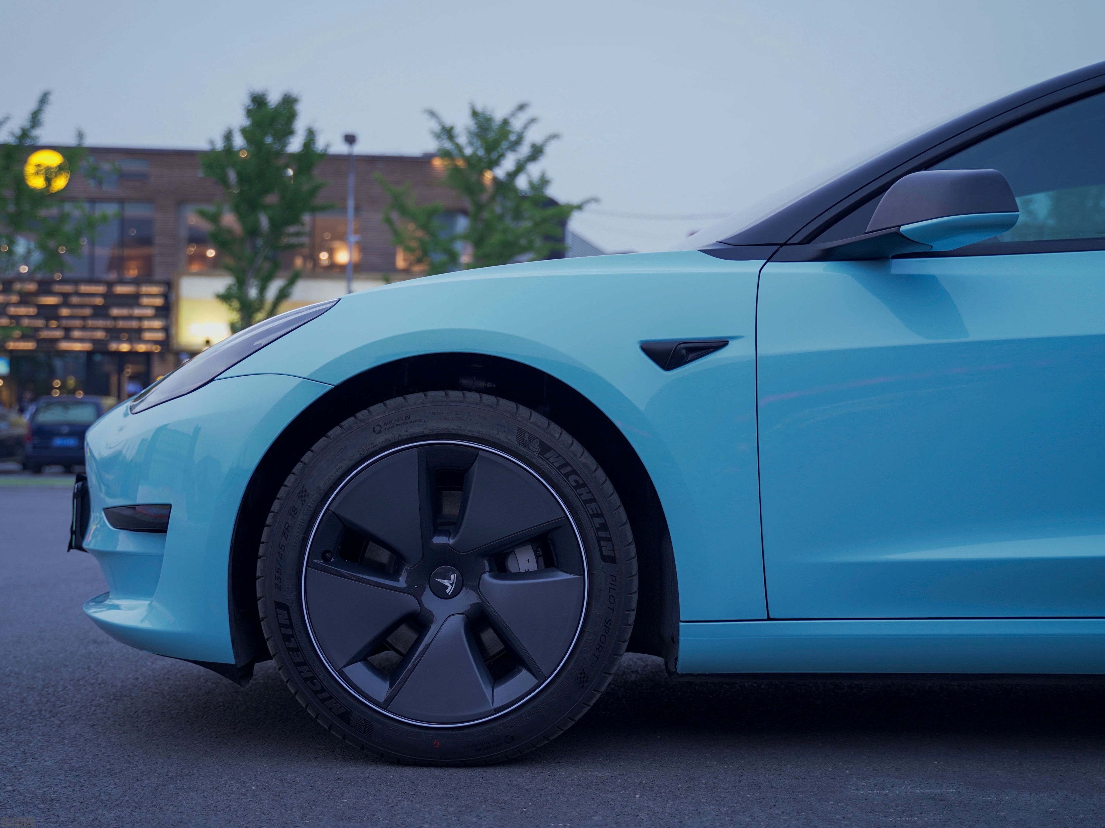 特斯拉Model3 海风蓝改色膜 效果图