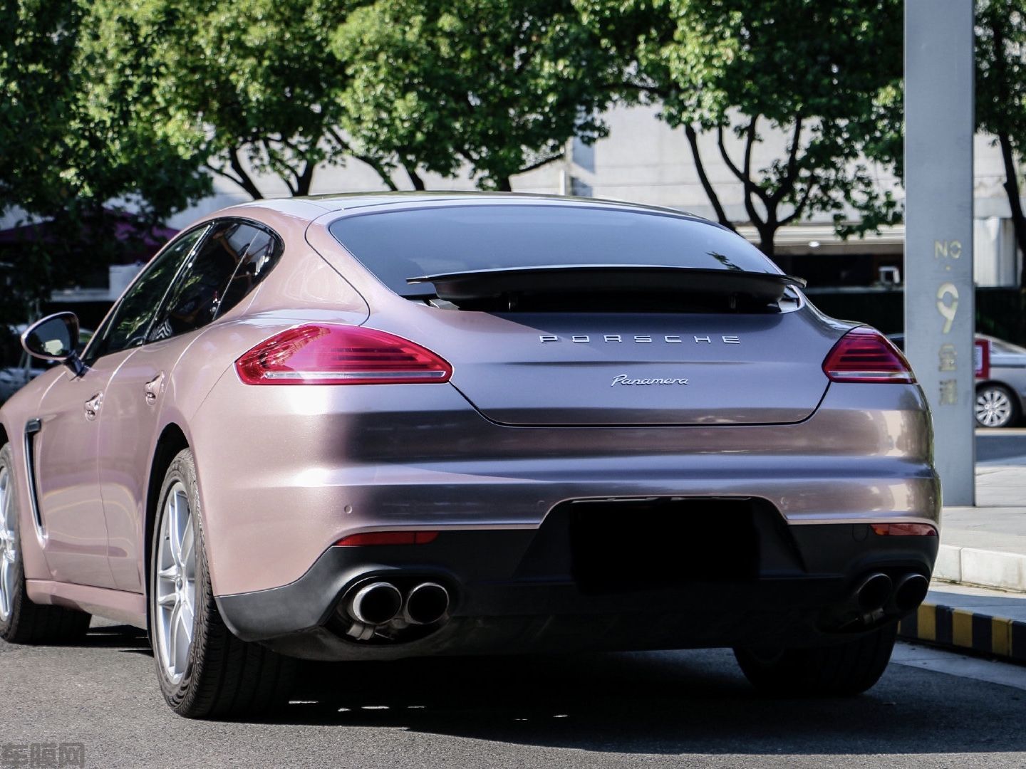 保时捷Panamera 冰莓粉改色膜 效果图