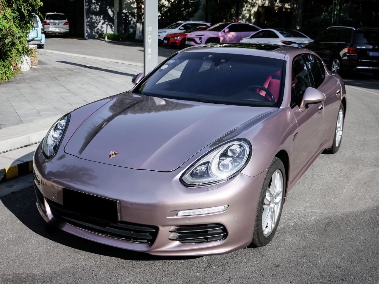 保时捷Panamera 冰莓粉改色膜 效果图