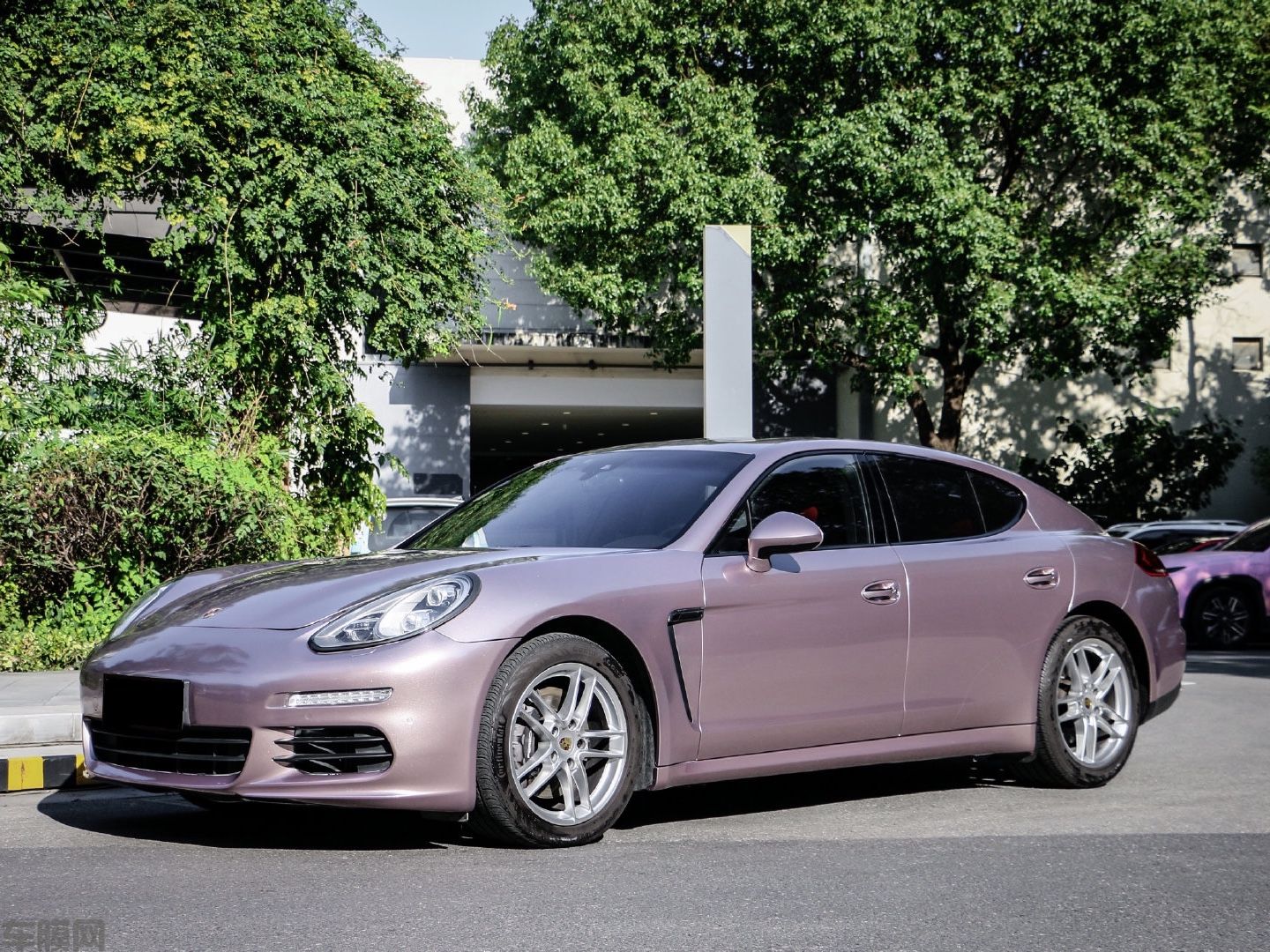 保时捷Panamera 冰莓粉改色膜 效果图