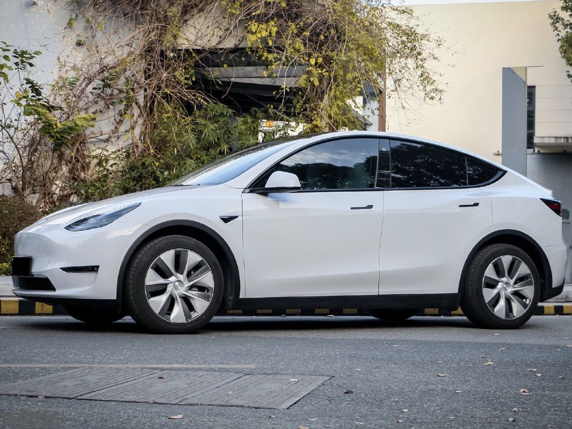 特斯拉Model Y 火山灰改色膜 效果图