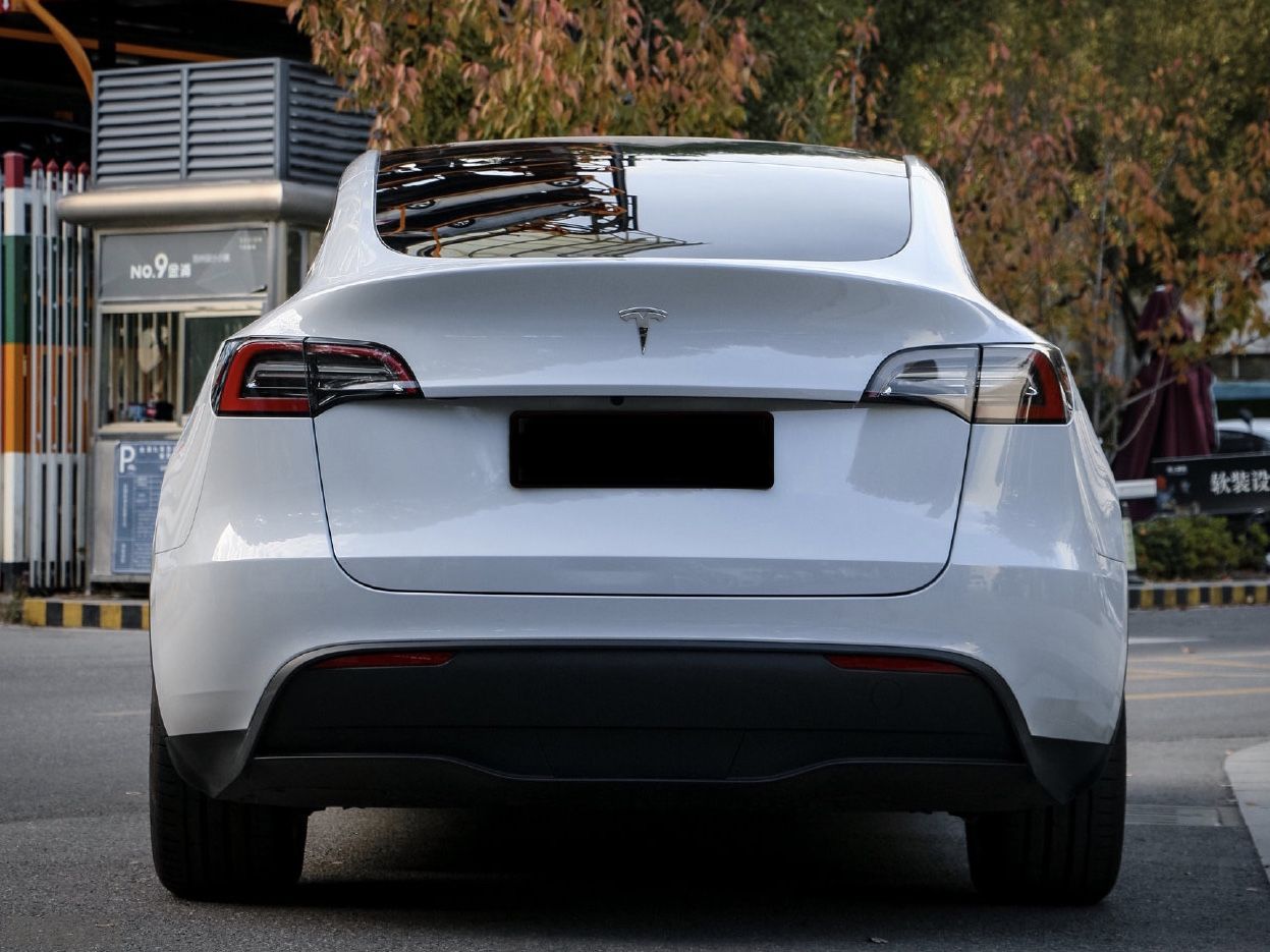 特斯拉Model Y 火山灰改色膜 效果图