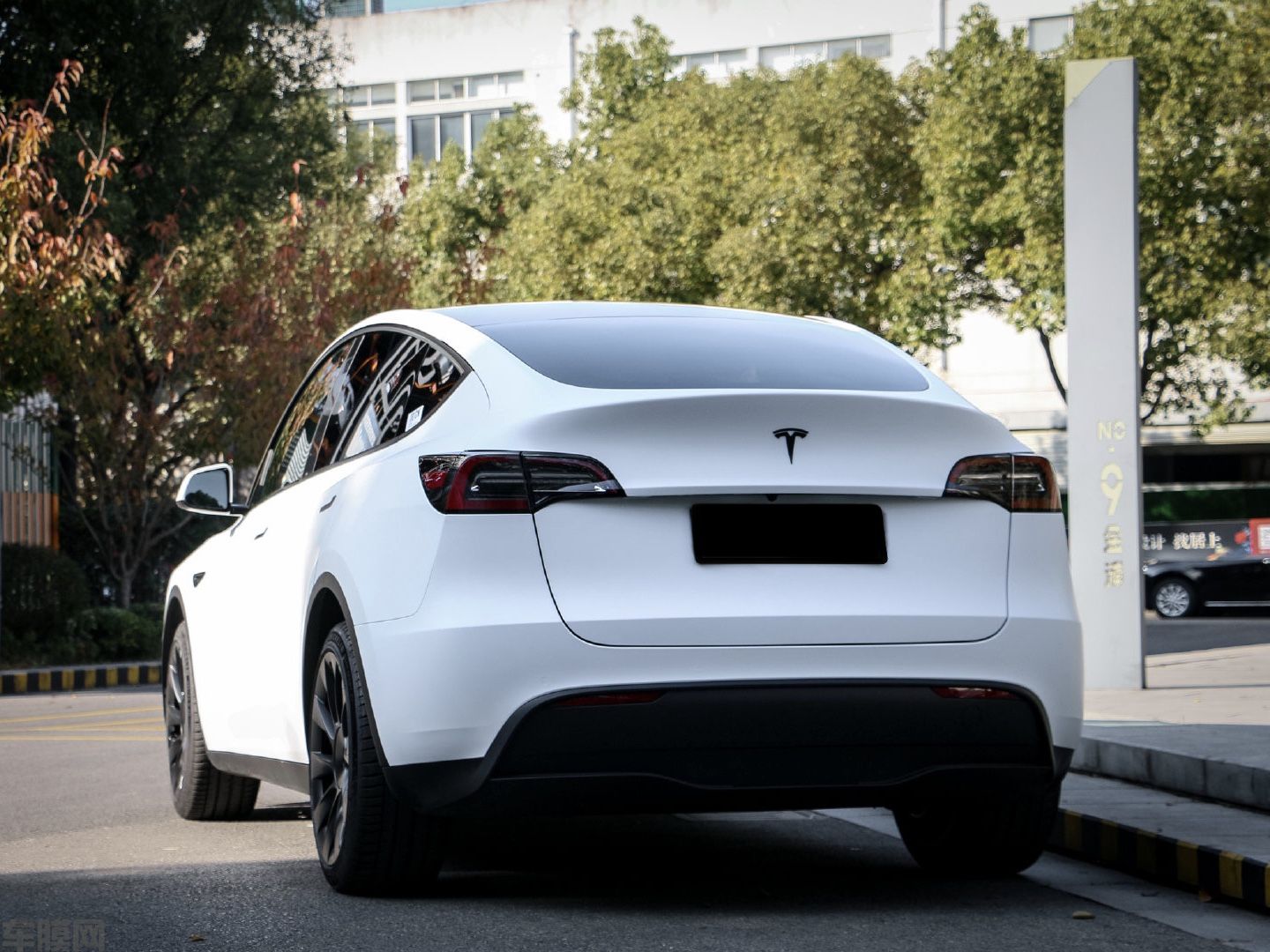 特斯拉Model Y 超哑高贵白改色膜 效果图