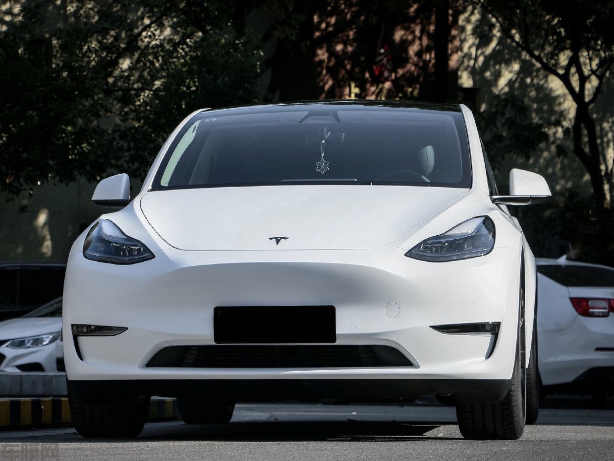 特斯拉Model Y 超哑高贵白改色膜 效果图