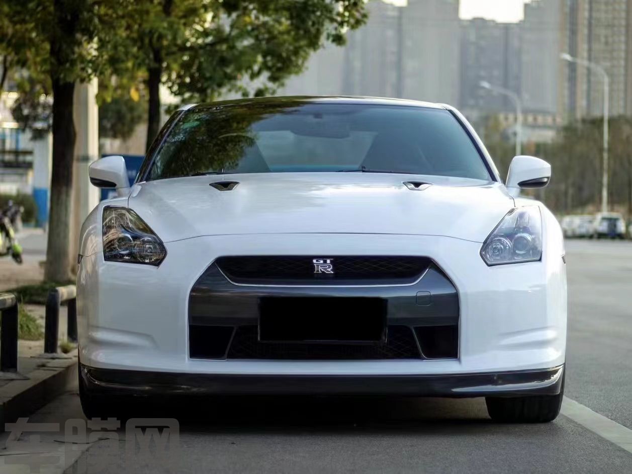 日产GT-R 白渐变蓝改色膜 效果图