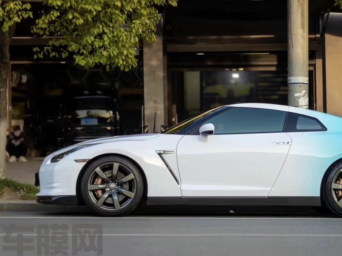 日产GT-R 白渐变蓝改色膜 效果图