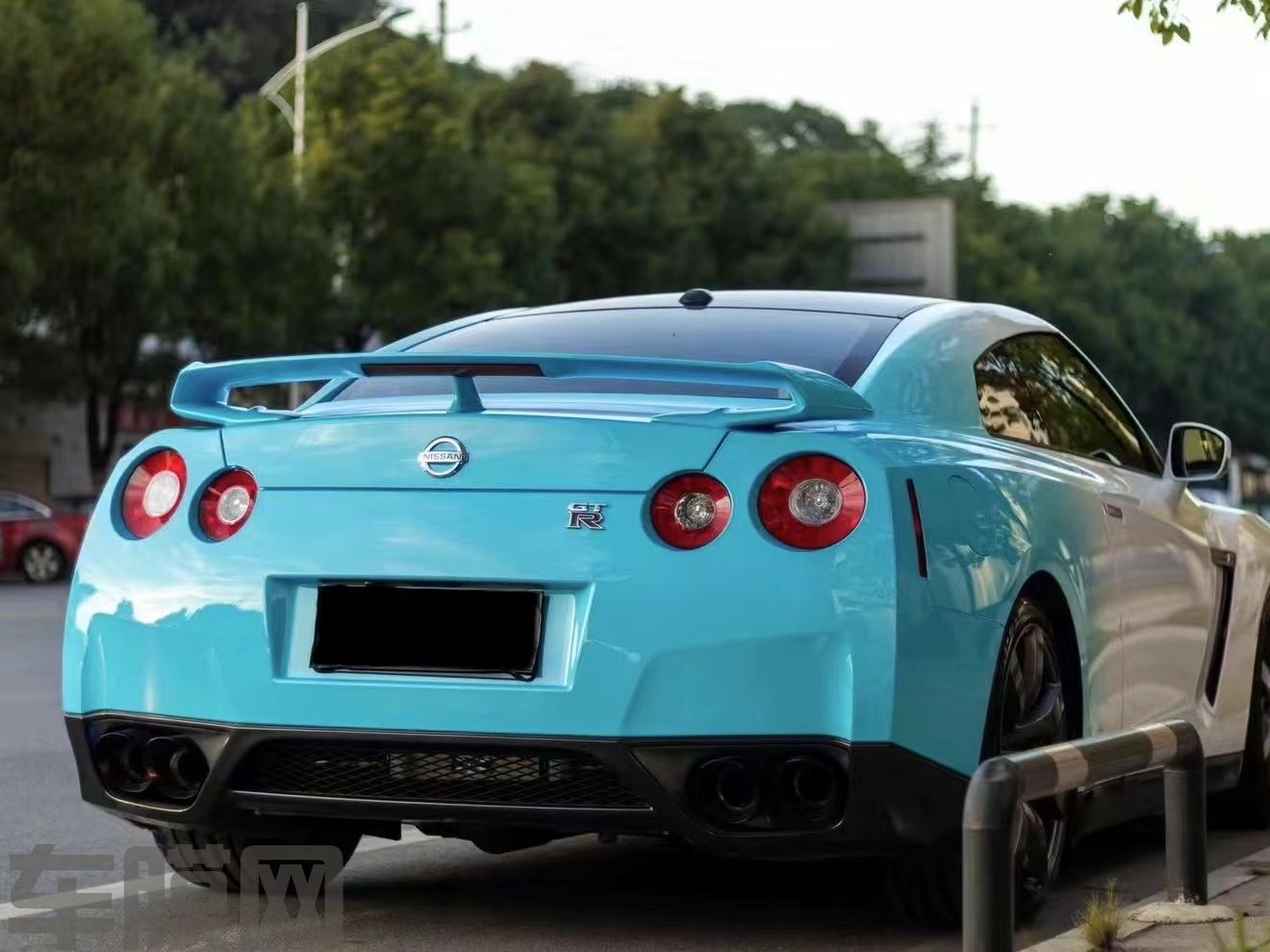 日产GT-R 白渐变蓝改色膜 效果图