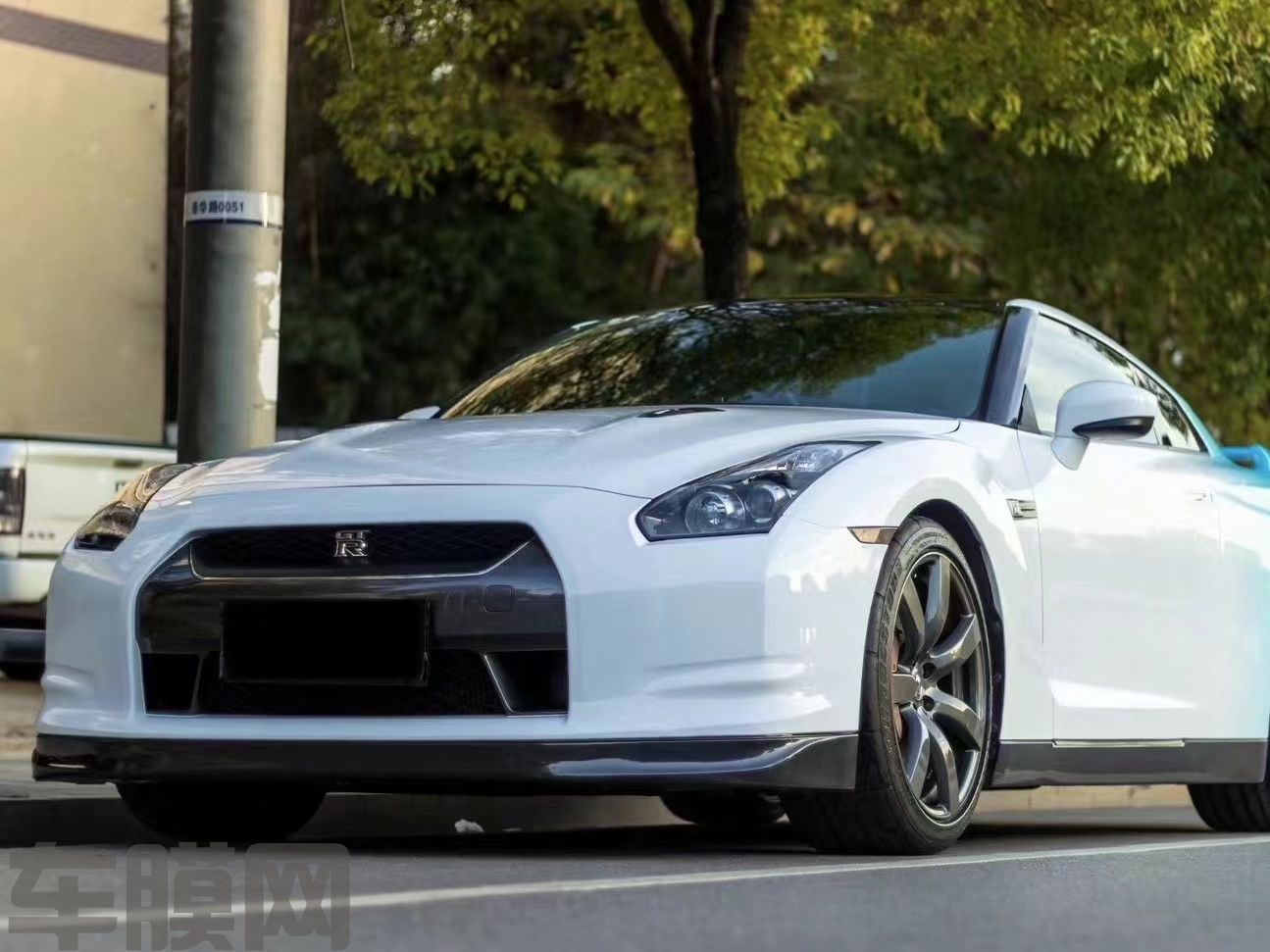 日产GT-R 白渐变蓝改色膜 效果图