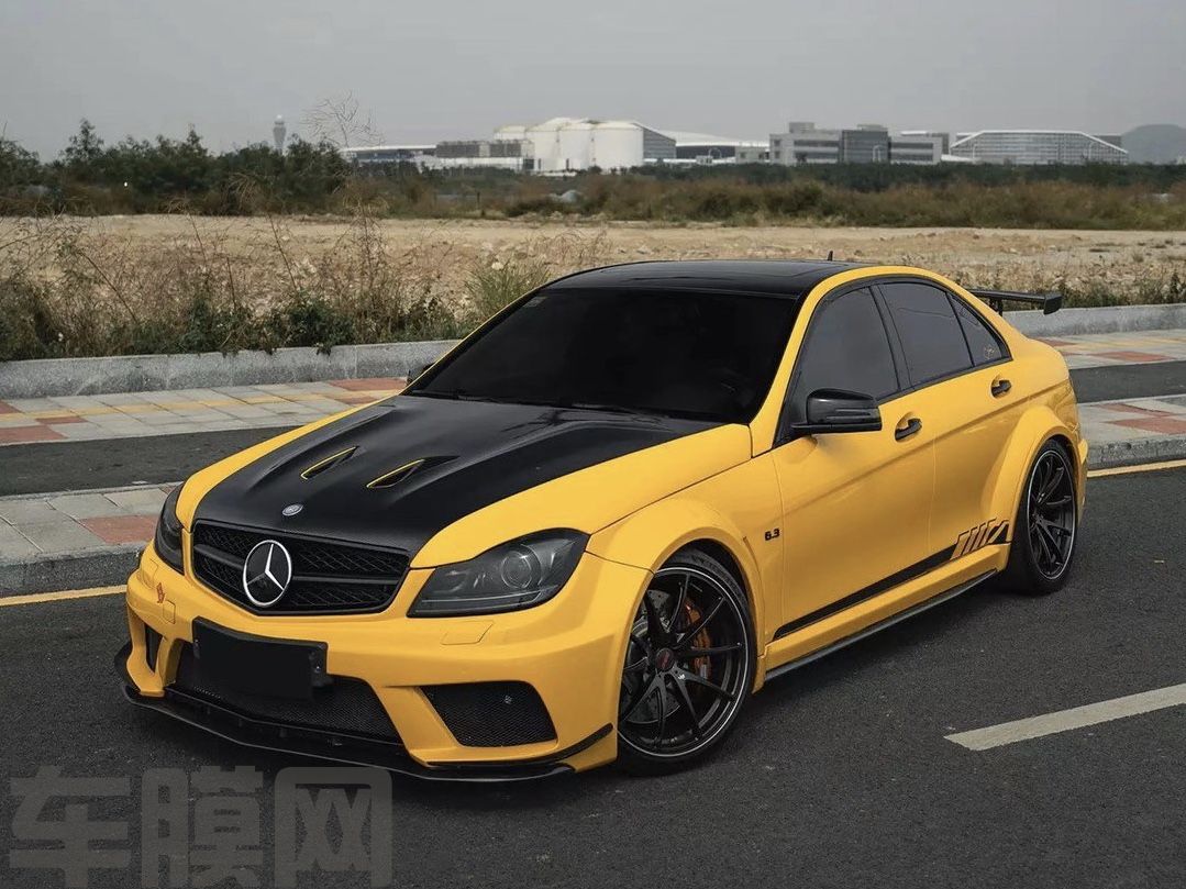 奔驰AMG C63 超亮金属枫叶黄改色膜 效果图