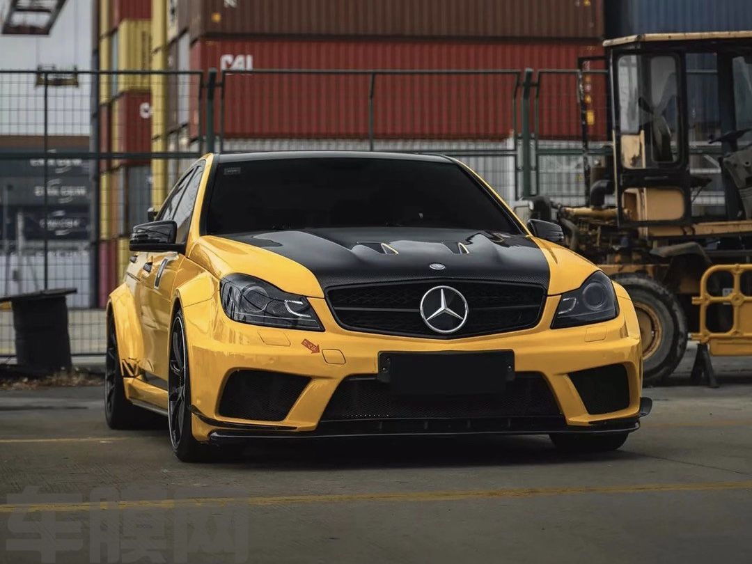 奔驰AMG C63 超亮金属枫叶黄改色膜 效果图