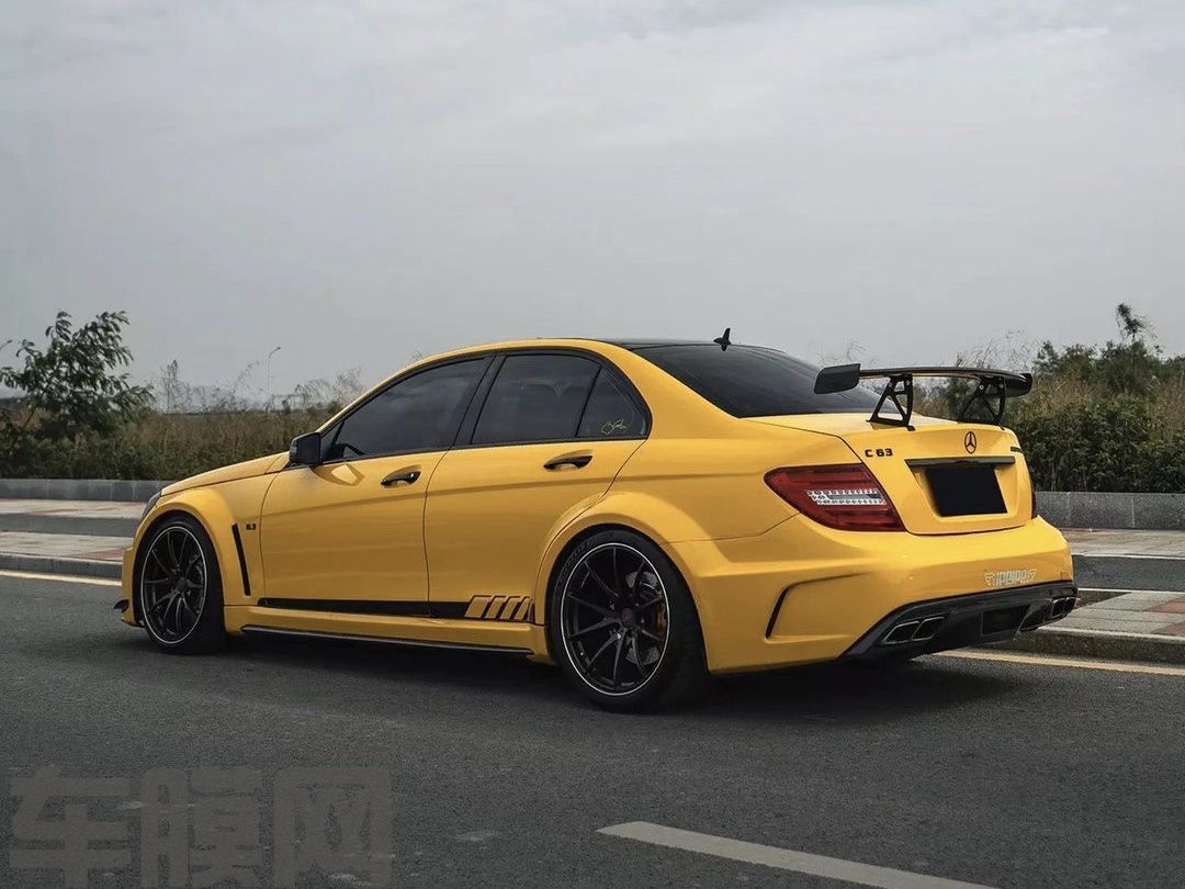 奔驰AMG C63 超亮金属枫叶黄改色膜 效果图