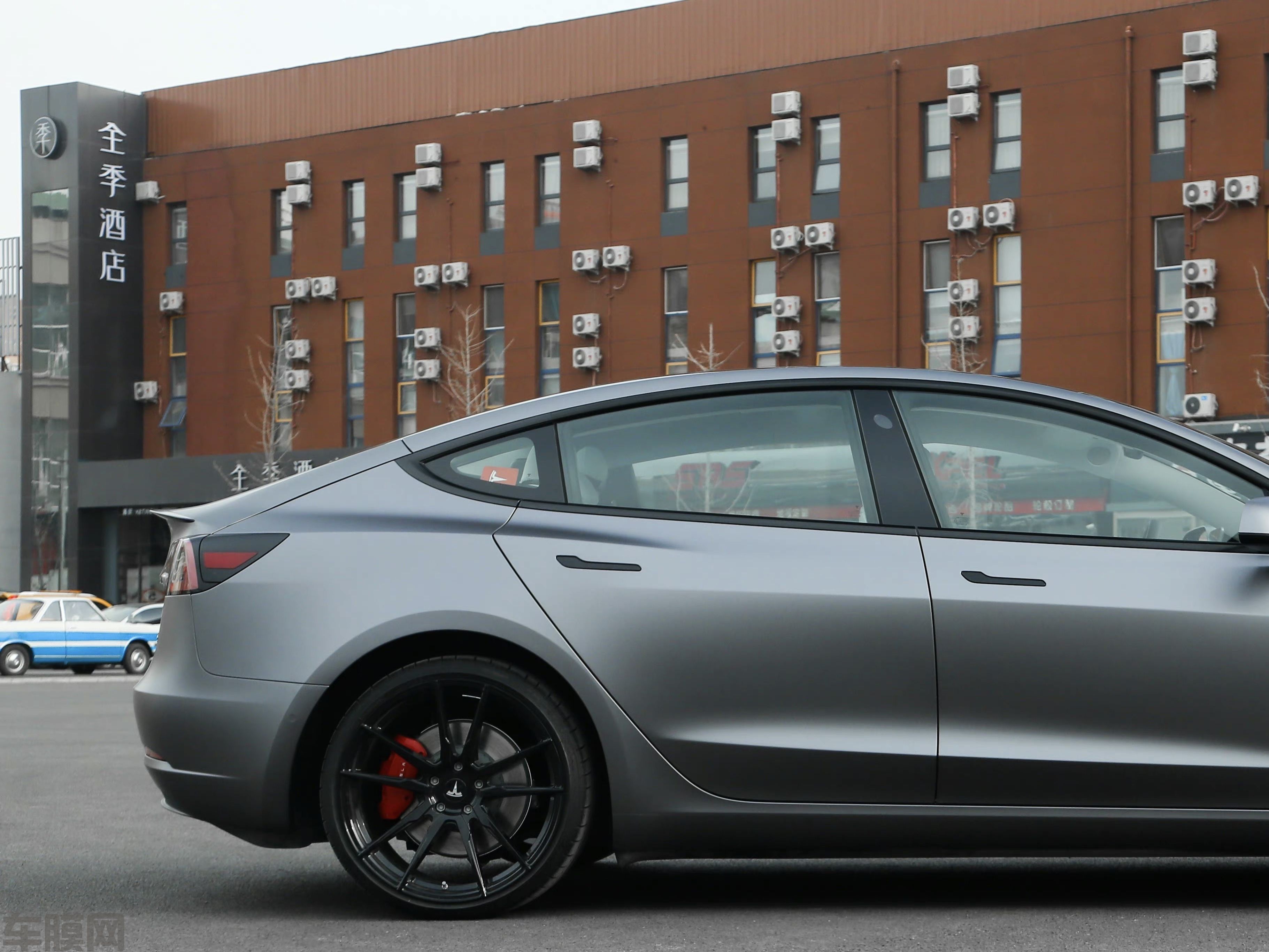 特斯拉Model 3 AMG山灰改色膜 效果图