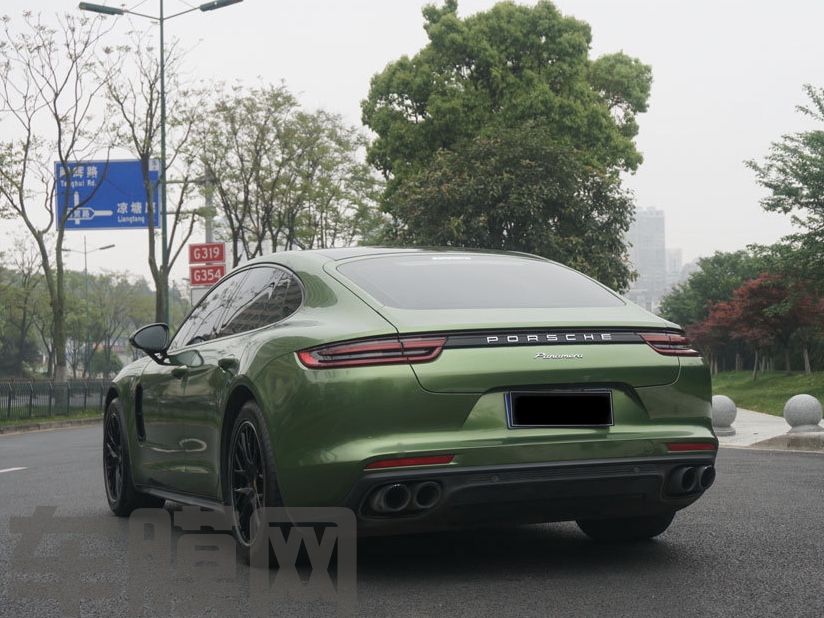 保时捷Panamera 曼巴绿改色膜 效果图
