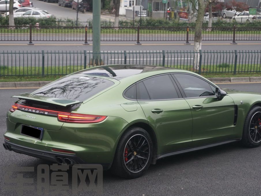 保时捷Panamera 曼巴绿改色膜 效果图