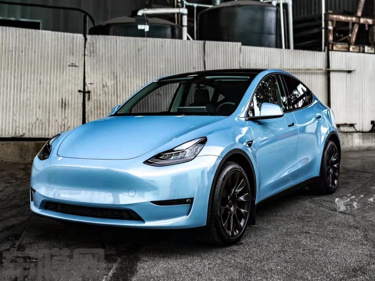 特斯拉Model Y 冰晶蓝改色膜 效果图