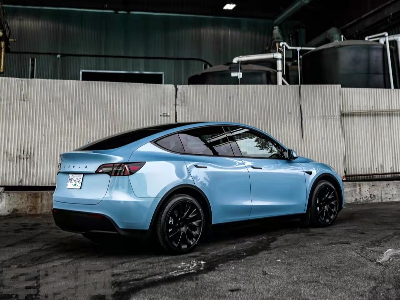 特斯拉Model Y 冰晶蓝改色膜 效果图