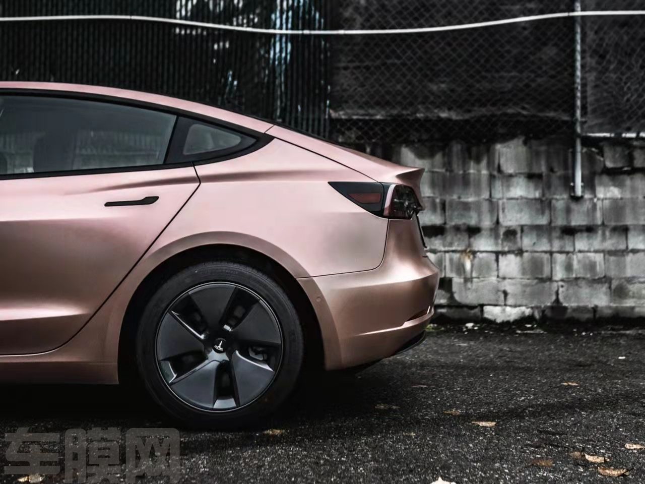 特斯拉Model 3 电光金属玫瑰金改色膜 效果图