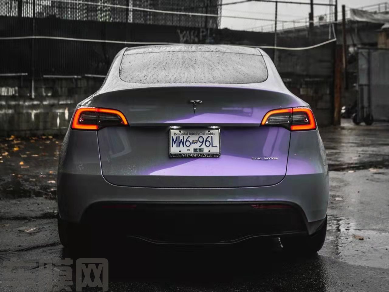 特斯拉Model Y 梦幻灰魅紫改色膜 效果图