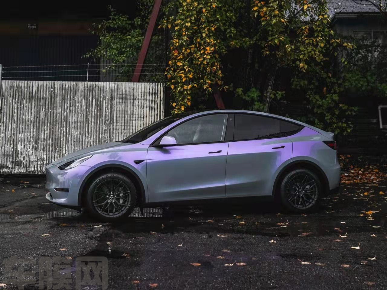 特斯拉Model Y 梦幻灰魅紫改色膜 效果图