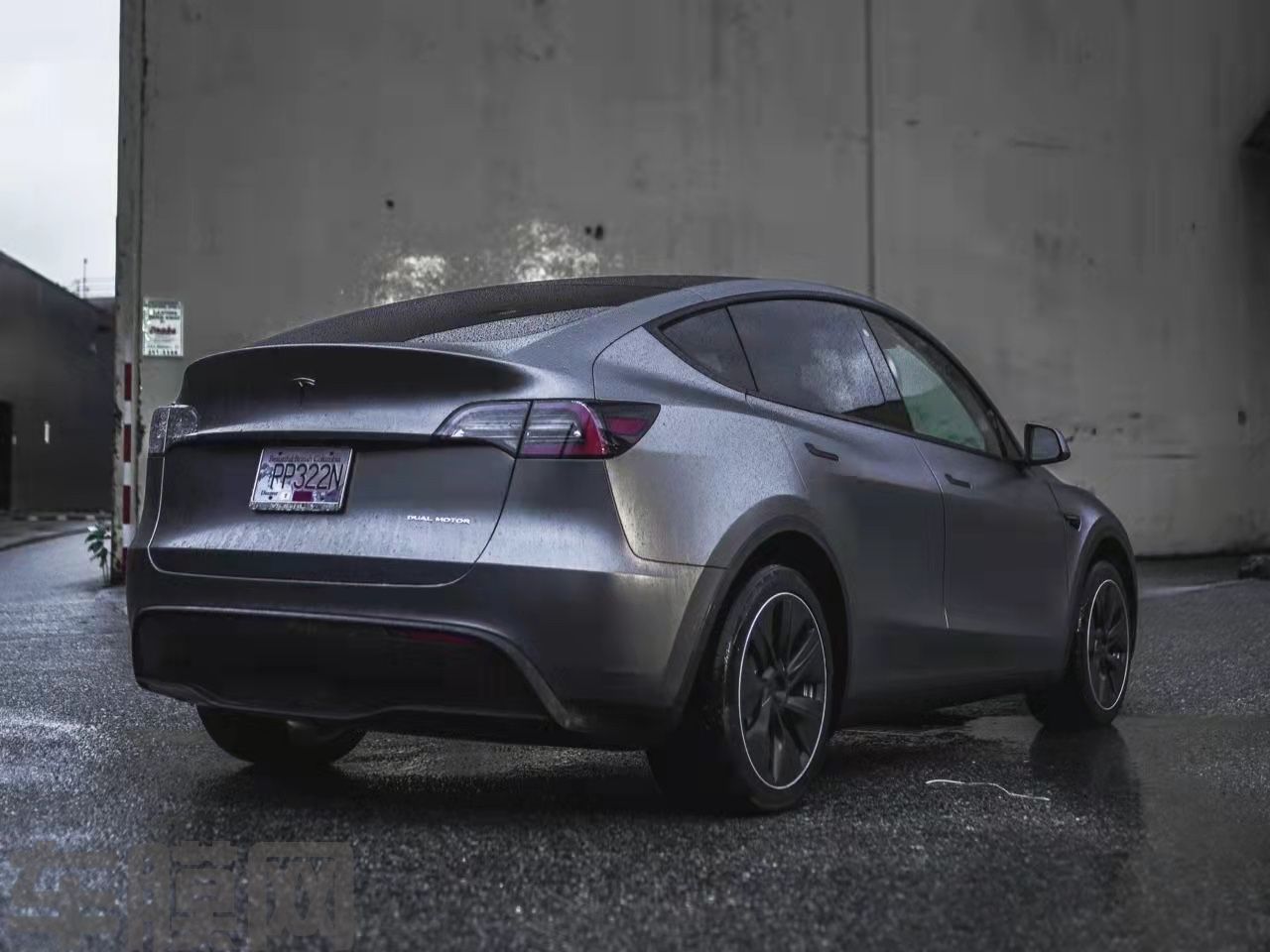特斯拉Model Y 陶瓷深邃灰改色膜 效果图