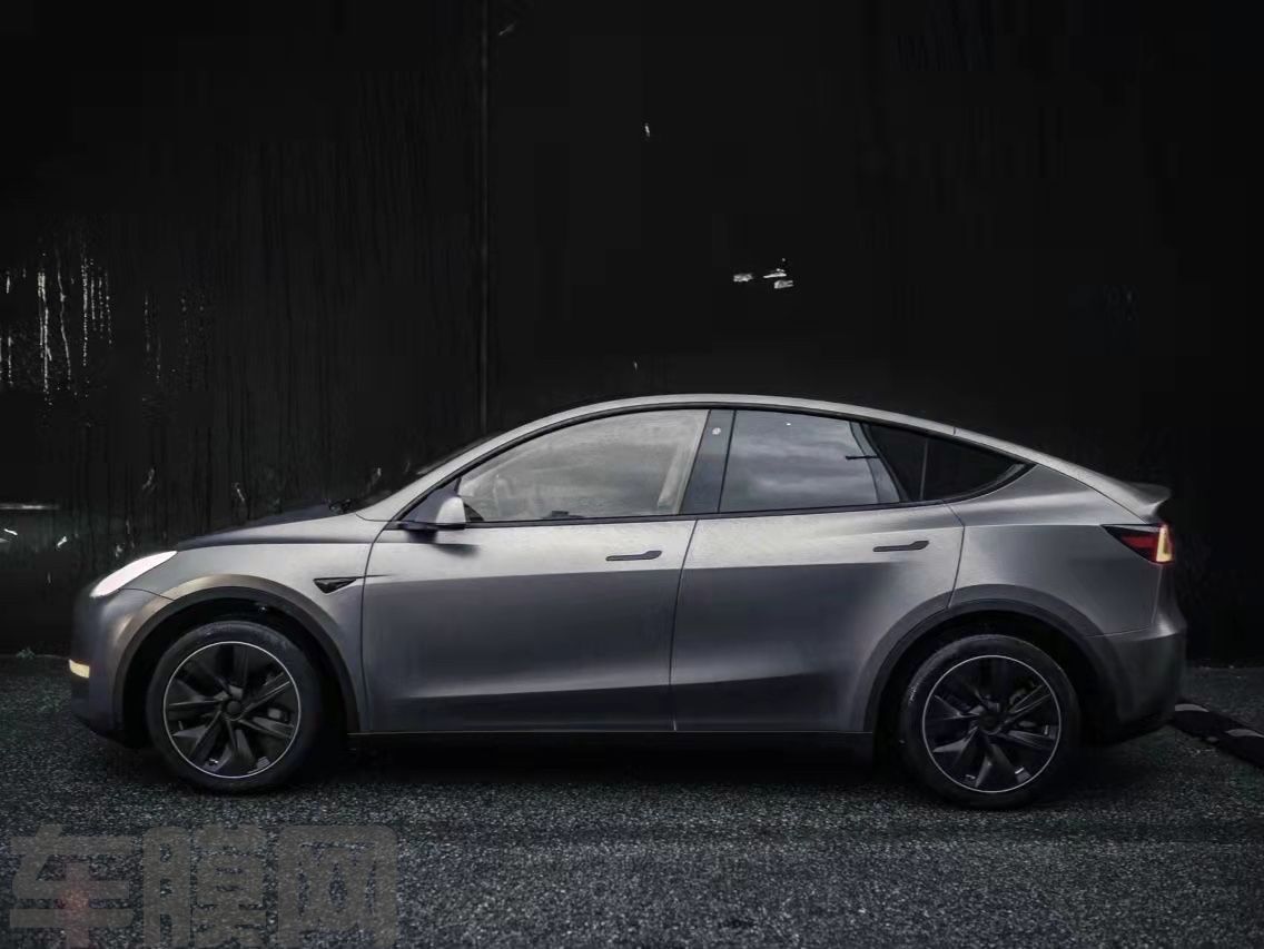 特斯拉Model Y 陶瓷深邃灰改色膜 效果图