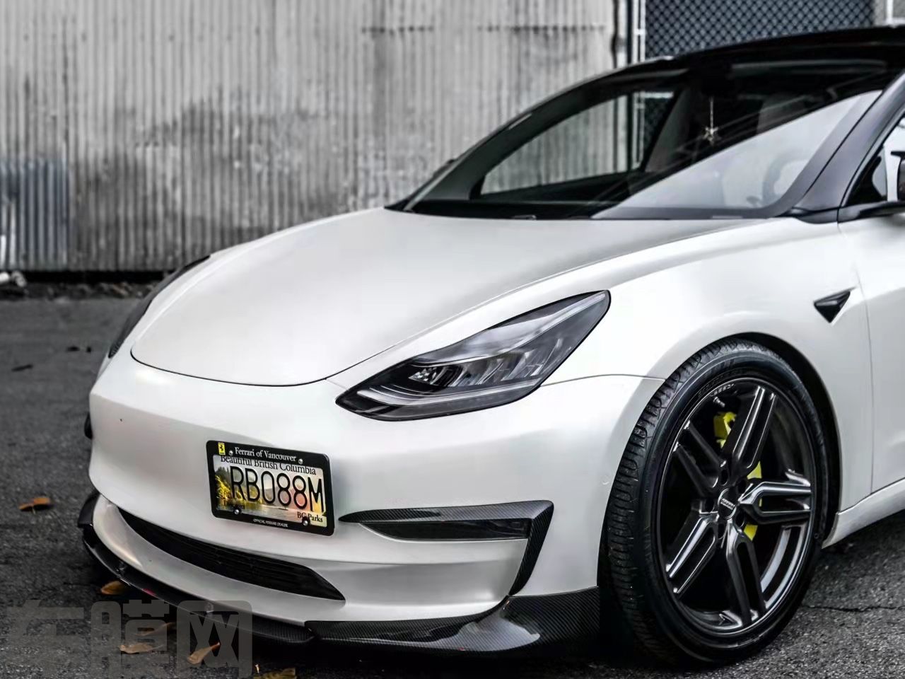 特斯拉Model Y 陶瓷珍珠白改色膜 效果图
