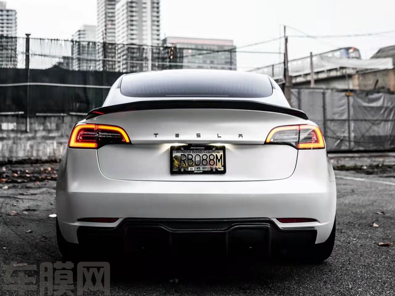 特斯拉Model Y 陶瓷珍珠白改色膜 效果图