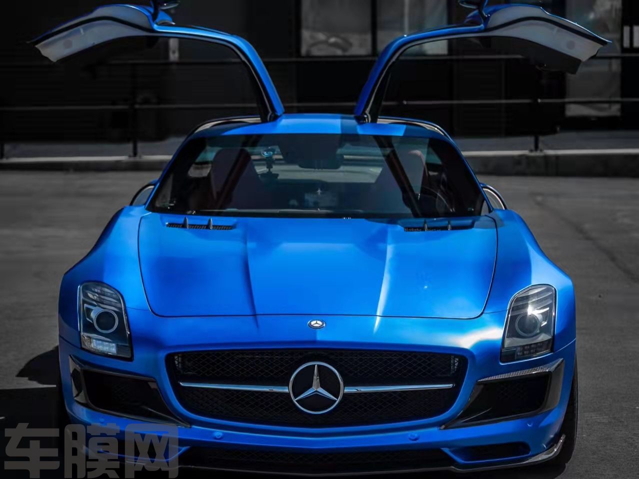 奔驰SLS AMG 陶瓷蓝改色膜 效果图