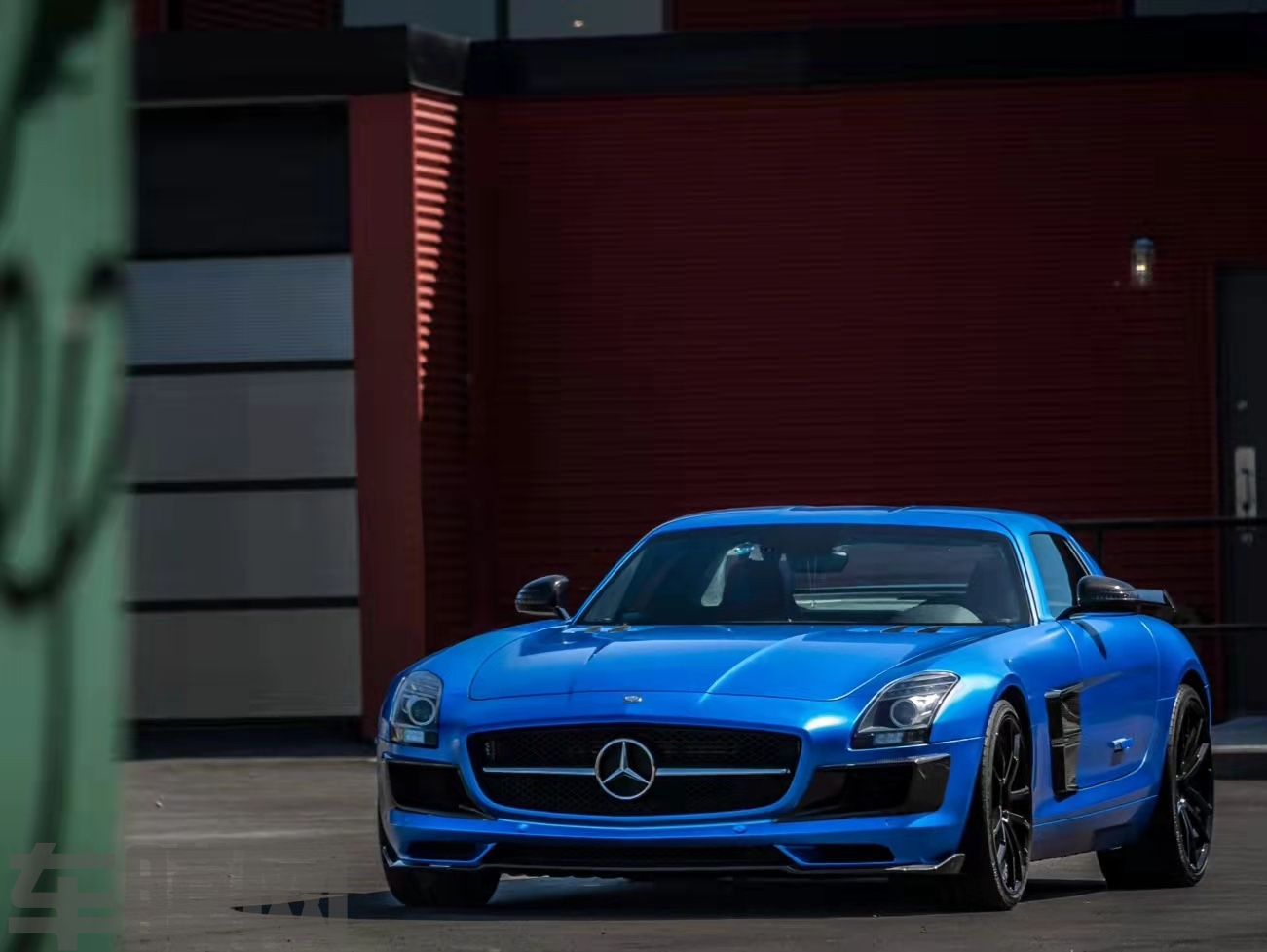 奔驰SLS AMG 陶瓷蓝改色膜 效果图