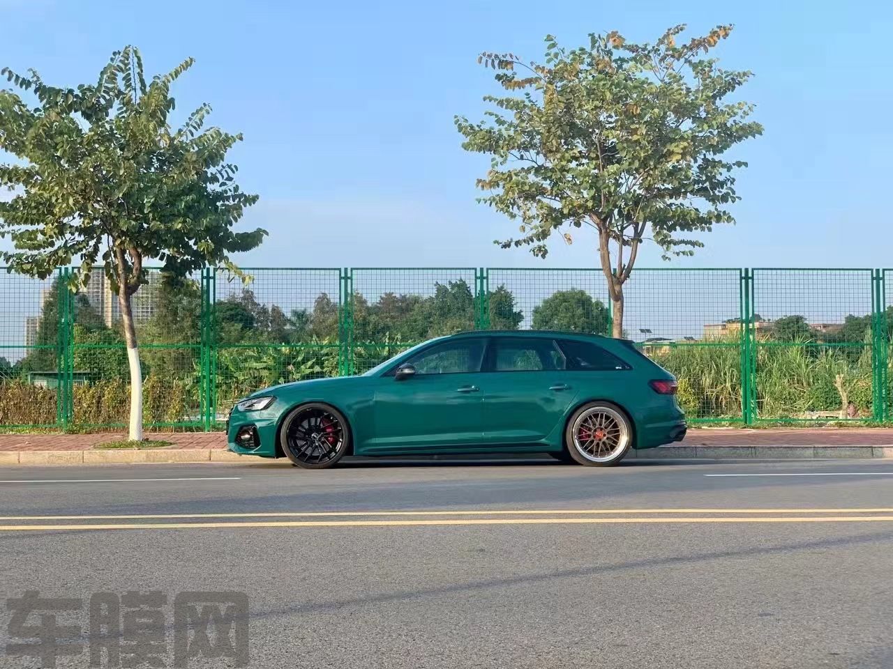 奥迪RS4 地狱绿改色膜 效果图