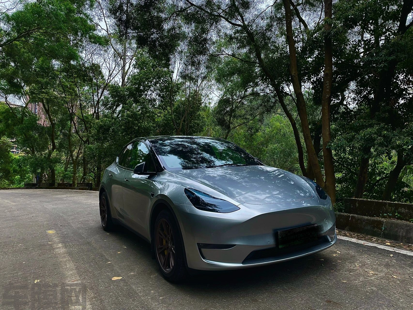 特斯拉Model Y GT银改色膜 效果图