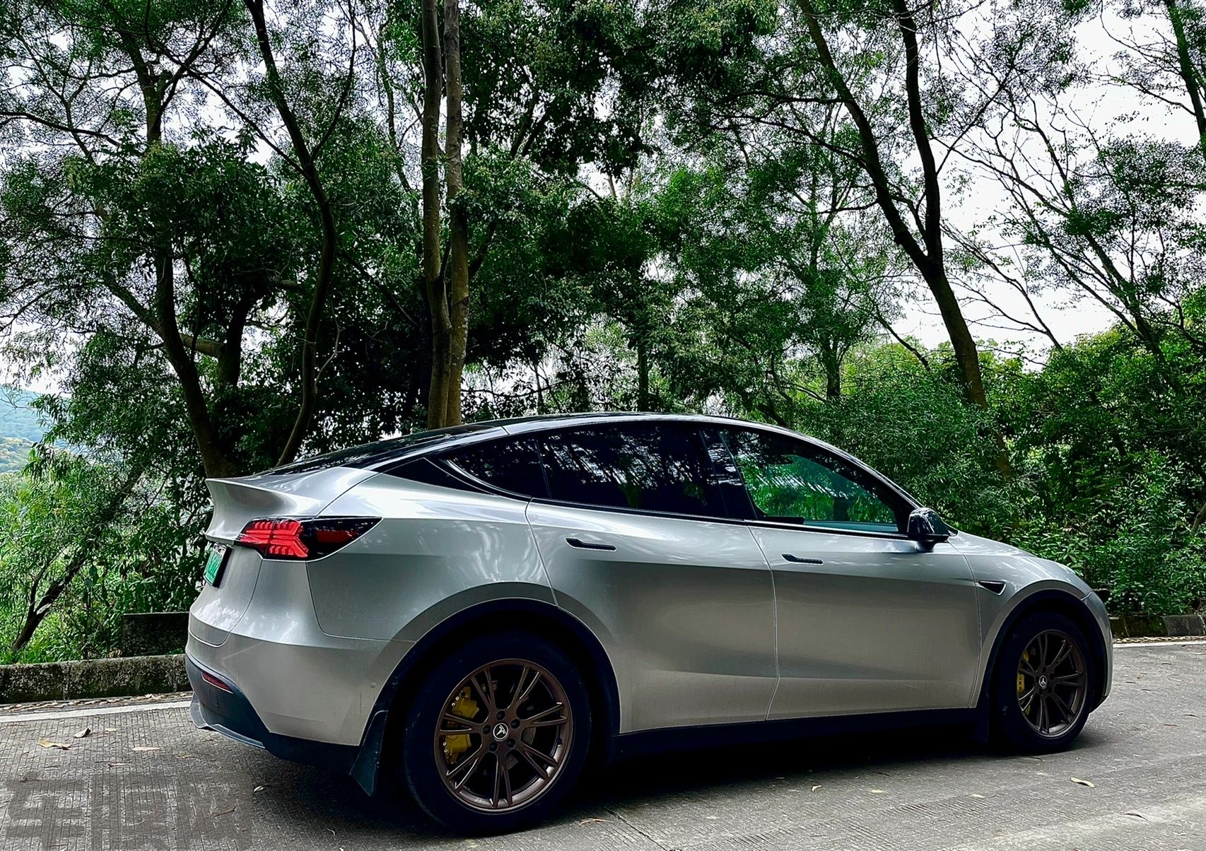 特斯拉Model Y GT银改色膜 效果图