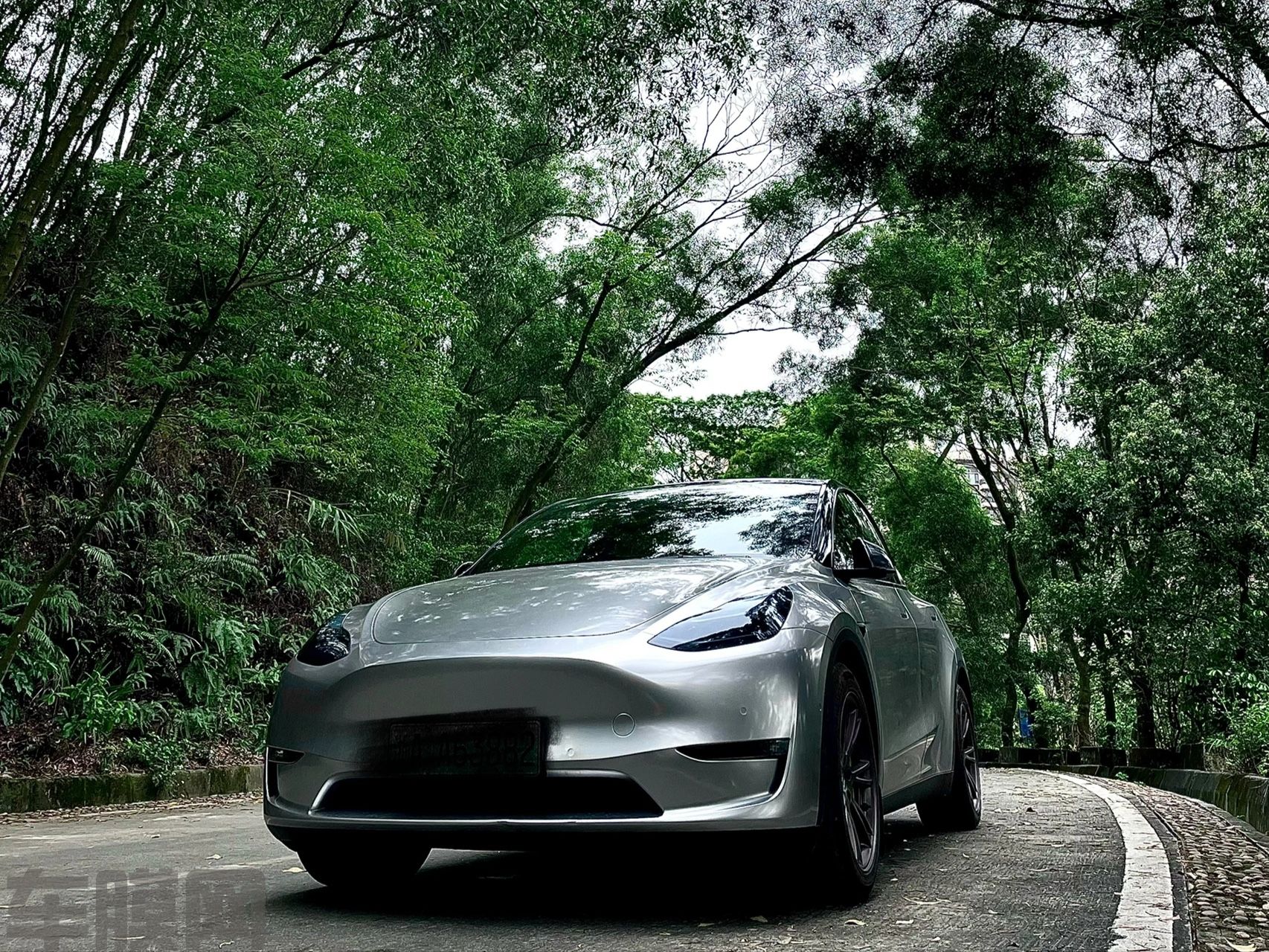 特斯拉Model Y GT银改色膜 效果图