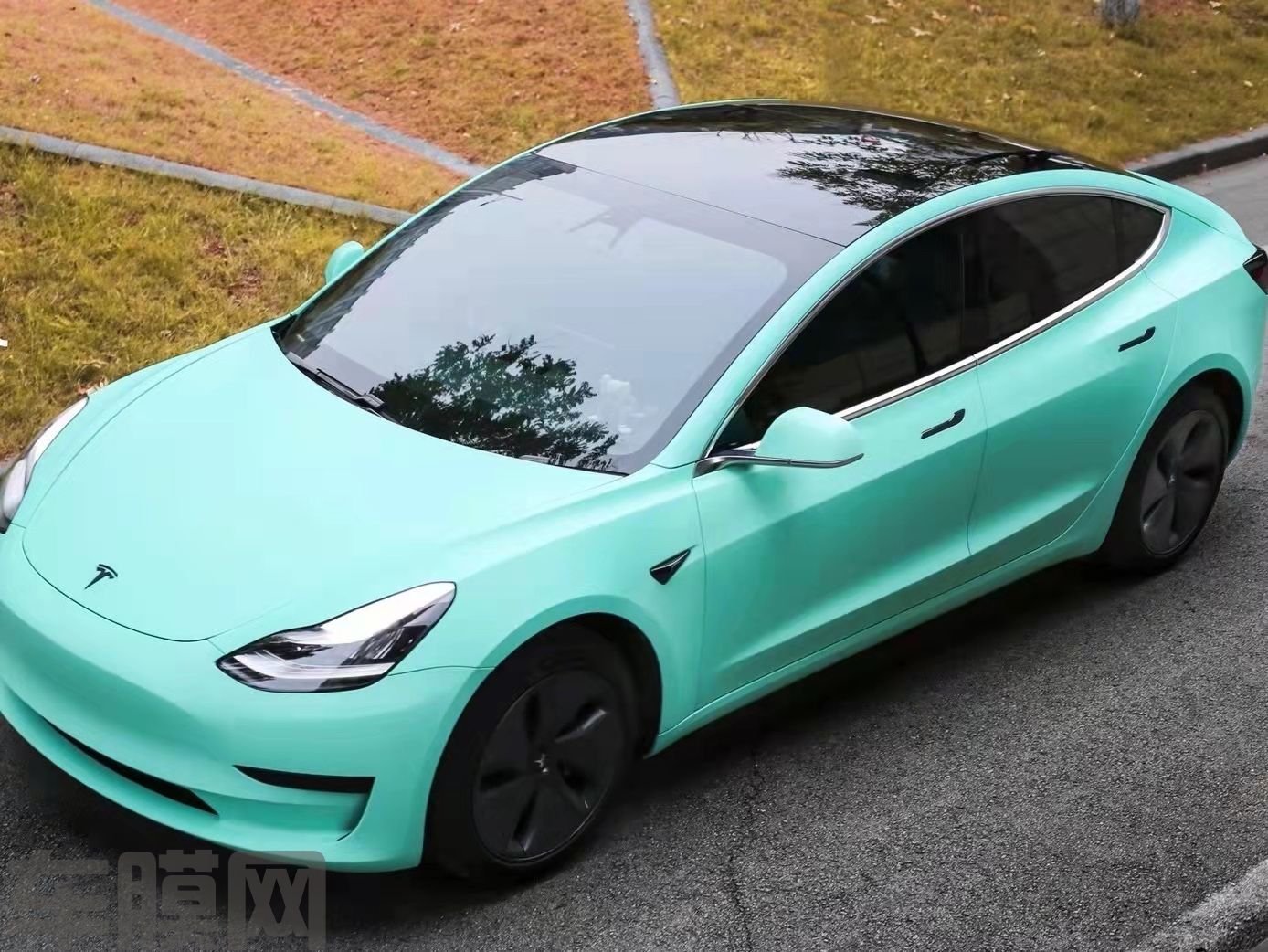 特斯拉Model3 消光蒂芙尼蓝改色膜 效果图