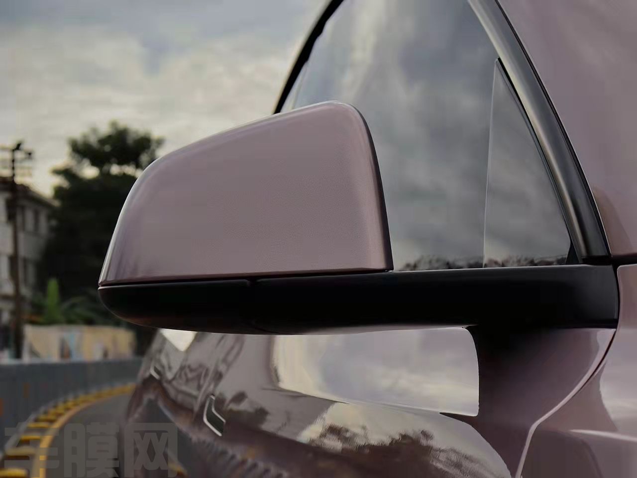 特斯拉Model Y 冰莓粉改色膜 效果图
