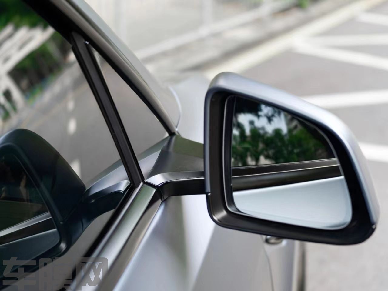 特斯拉Model Y 超哑金属灰蓝改色膜 效果图