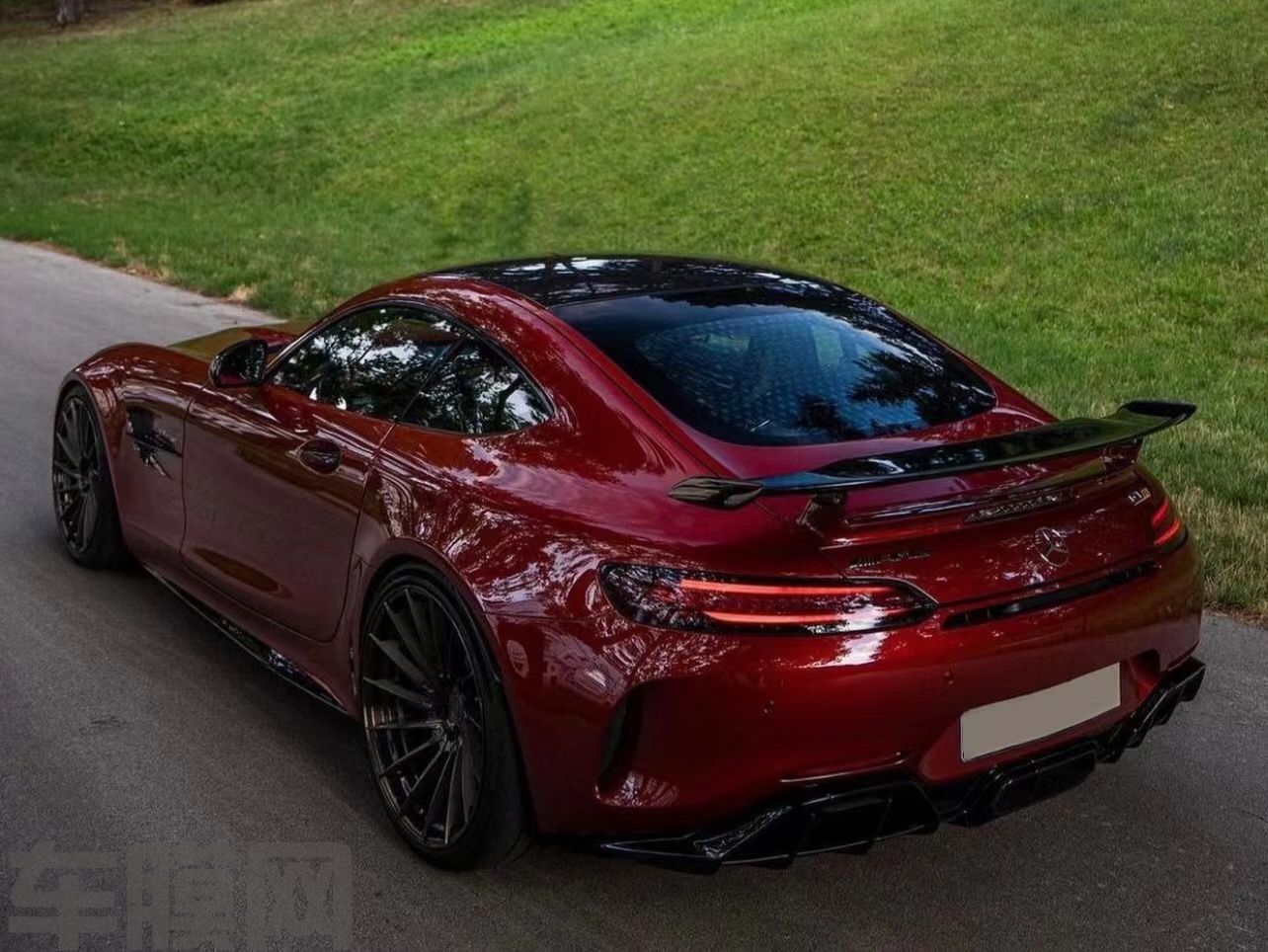 奔驰AMG GTR 液态金属龙血红改色膜 效果图