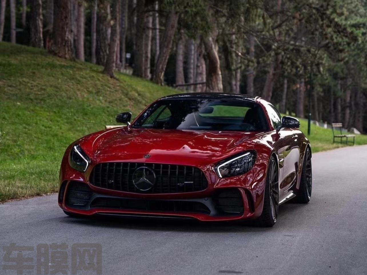 奔驰AMG GTR 液态金属龙血红改色膜 效果图