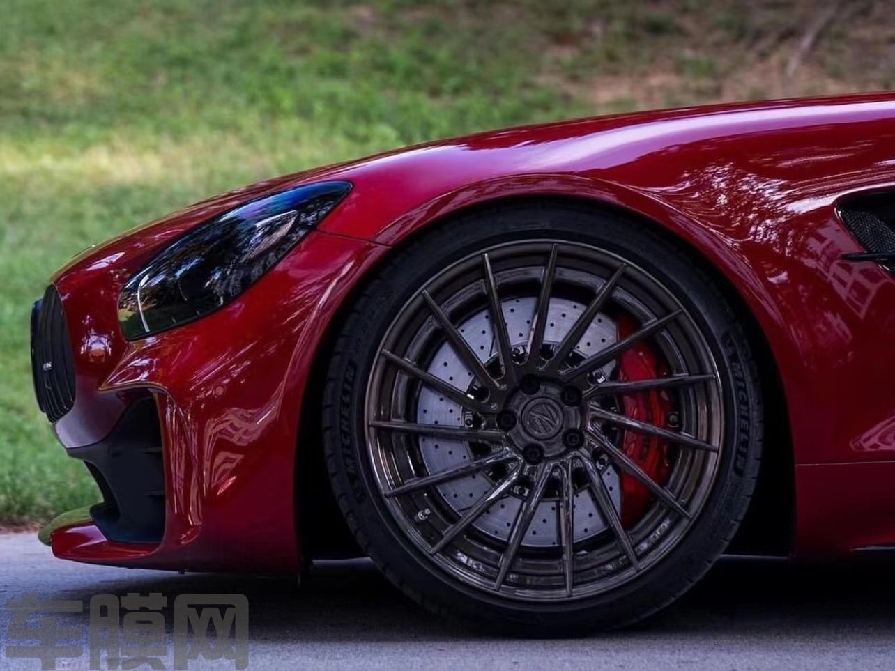 奔驰AMG GTR 液态金属龙血红改色膜 效果图