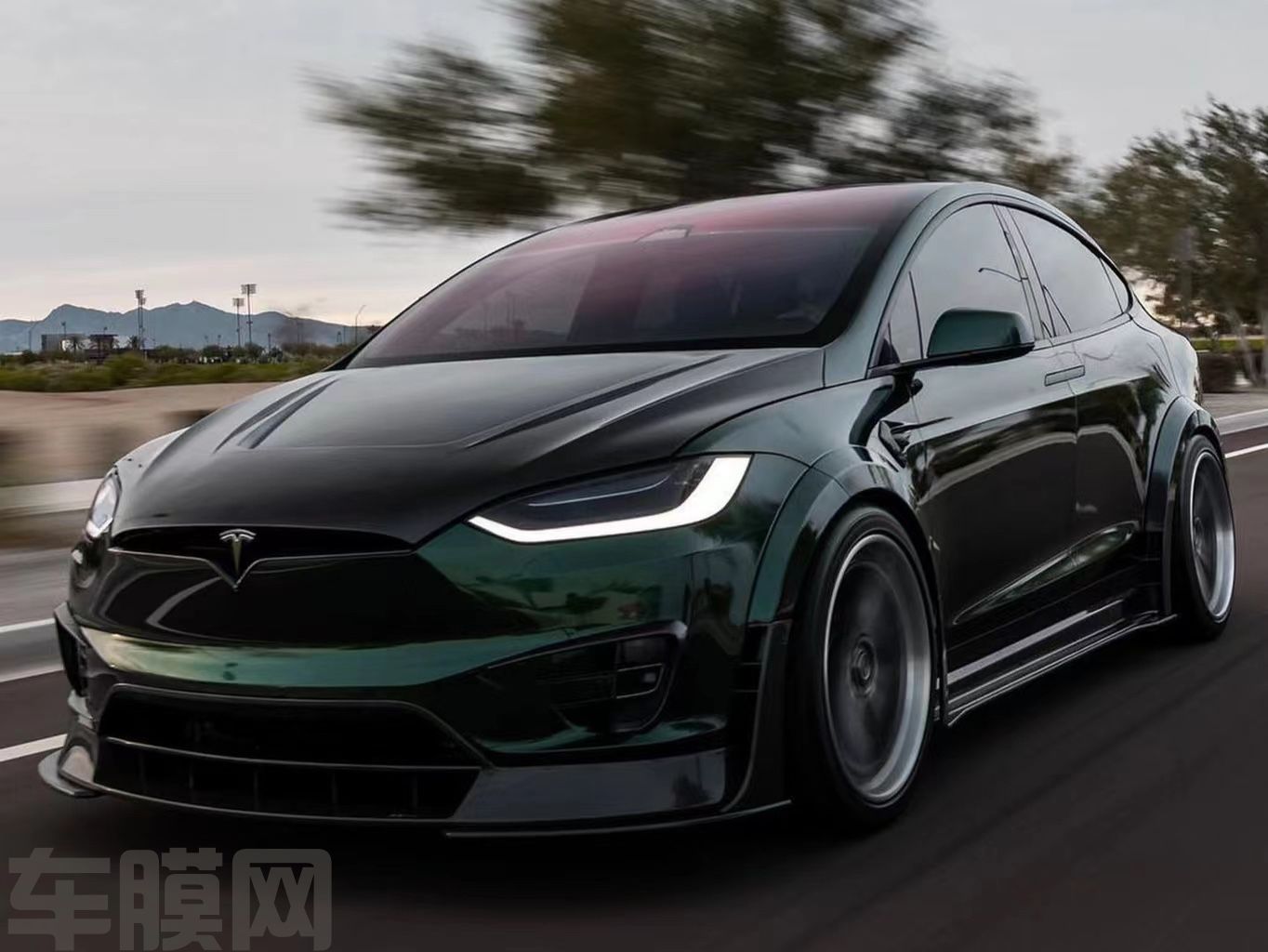 特斯拉Model X 祖母绿改色膜 效果图