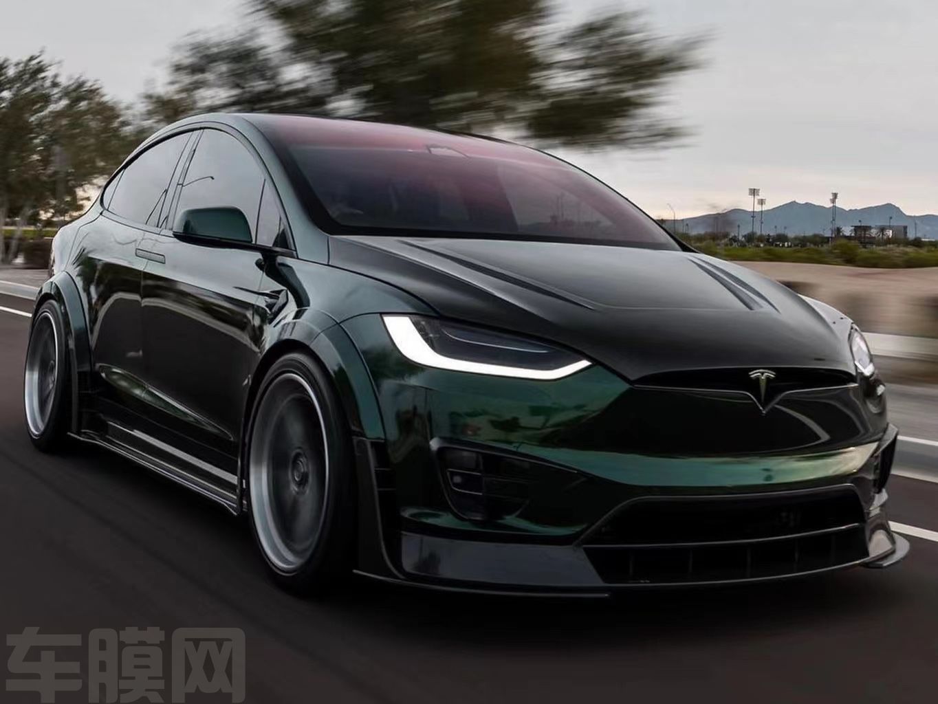 特斯拉Model X 祖母绿改色膜 效果图
