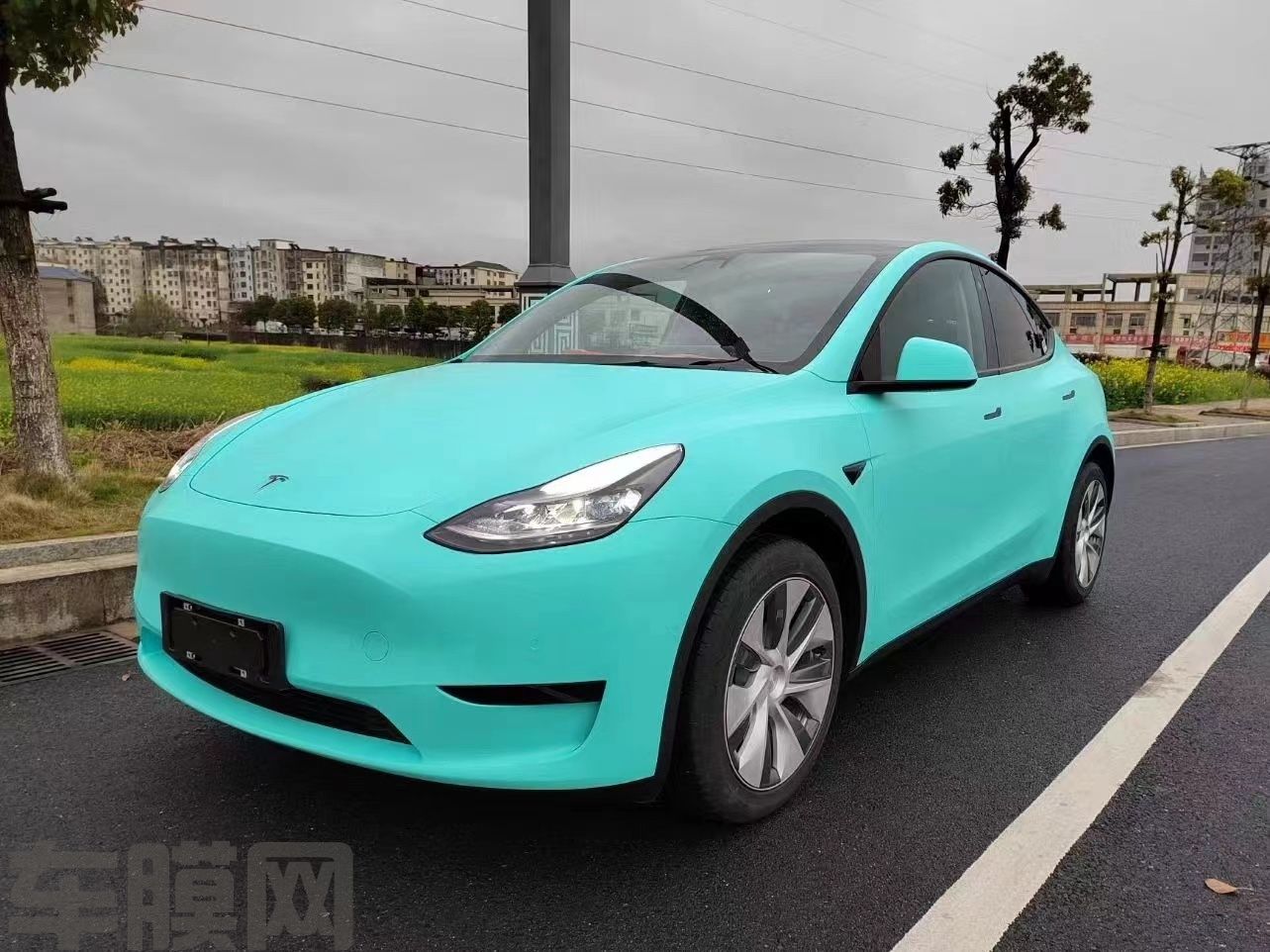 特斯拉Model Y 消光蒂芙尼改色膜 效果图